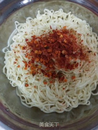 油泼辣子面的做法步骤：2