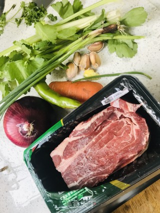 时蔬炒牛腩的做法步骤：1
