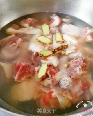 墨鱼老鸭汤的做法步骤：3