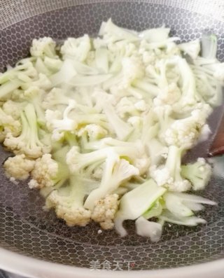 花椰菜炒肉的做法步骤：3