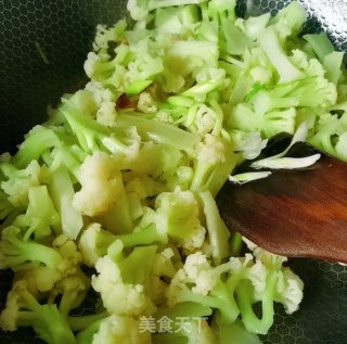 花椰菜炒肉的做法步骤：8