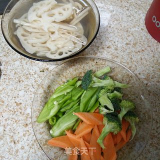 荷塘小炒的做法步骤：2