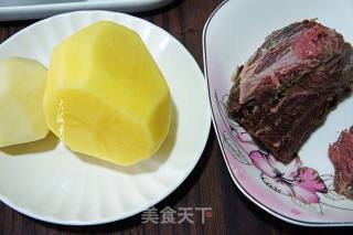 牛肉炖土豆的做法步骤：1
