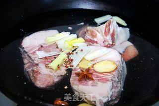 蒜泥白肉的做法步骤：2