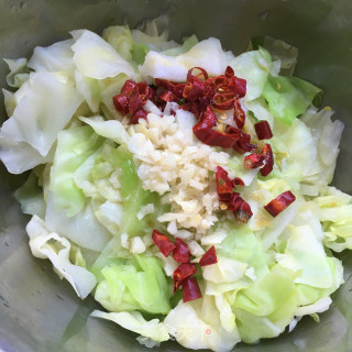 响油拌包菜的做法步骤：7