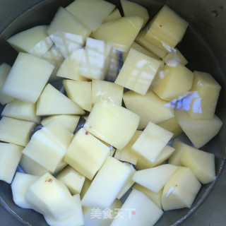香辣鸡腿炖时蔬的做法步骤：3