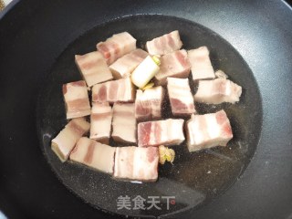 懒人版肥而不腻红烧肉-米饭杀手！的做法步骤：1