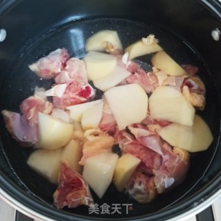 土豆鸡块莜面卷的做法步骤：2