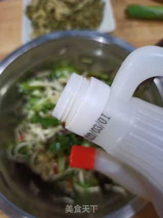 茄子香菜拌辣椒的做法步骤：6