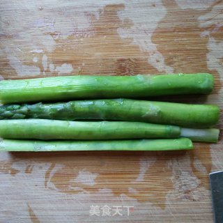 芦笋辣白菜炒饭的做法步骤：2