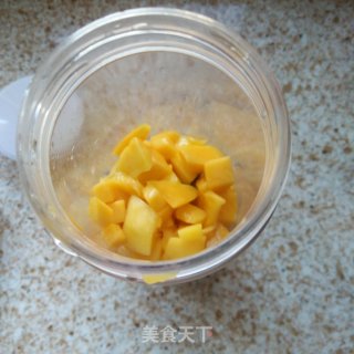 芒果牛奶饮的做法步骤：2