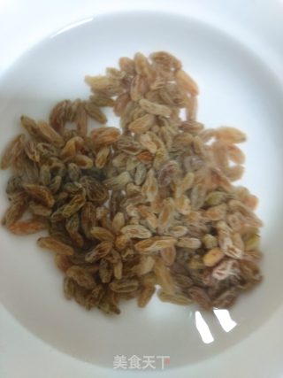 葡萄干瘦肉汤的做法步骤：1