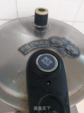 葡萄干瘦肉汤的做法步骤：4