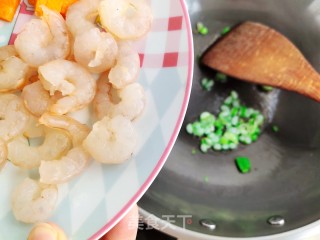 三色菜炒虾仁的做法步骤：7