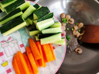 三色菜炒虾仁的做法步骤：8