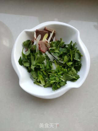 香菜拌牛肉的做法步骤：3
