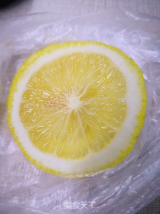 玫瑰蜂蜜柠檬水的做法步骤：2