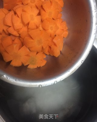 胡萝卜瑶柱龙骨粥的做法步骤：6