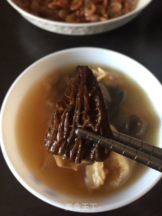 三菌鸡架花胶汤的做法步骤：7