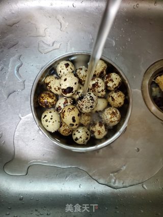 卤五香鹌鹑蛋的做法步骤：2