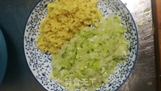 韭菜猪肉水饺的做法步骤：2