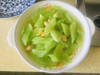 莴笋炒银杏果的做法步骤：4