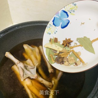 潮州卤鹅掌的做法步骤：4