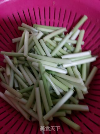 蒜苔炒肉的做法步骤：1
