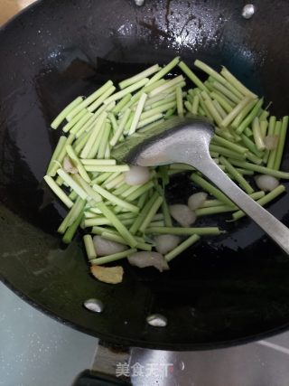 蒜苔炒肉的做法步骤：6