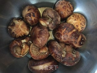 鸡肉香菇饼的做法步骤：2