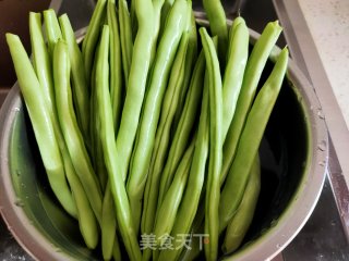 砂锅素焖豆角的做法步骤：2