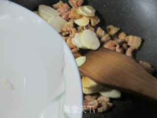 茨菇炒五花肉的做法步骤：8