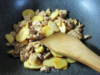 茨菇炒五花肉的做法步骤：12