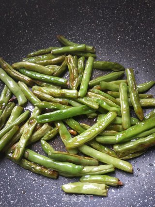 煸炒四季豆的做法步骤：2
