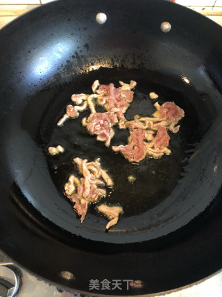 青椒鲍菇炒肉丝的做法步骤：2