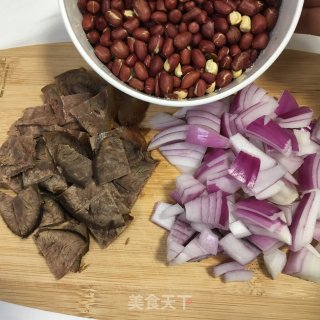 香醋拌牛肉洋葱的做法步骤：1