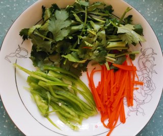 香菜拌云丝的做法步骤：2