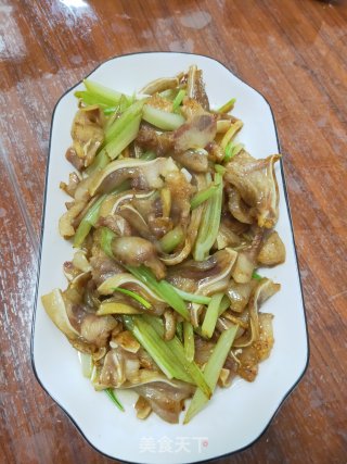 芹菜炒猪耳朵的做法步骤：6