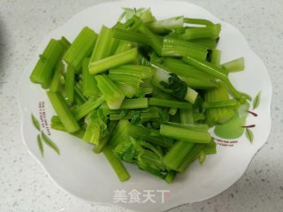 木耳拌芹菜的做法步骤：5