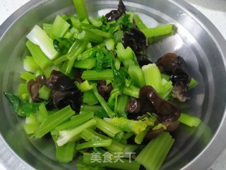 木耳拌芹菜的做法步骤：8
