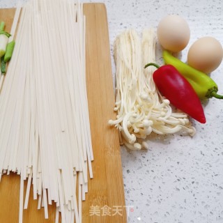 鸡蛋炒面的做法步骤：1