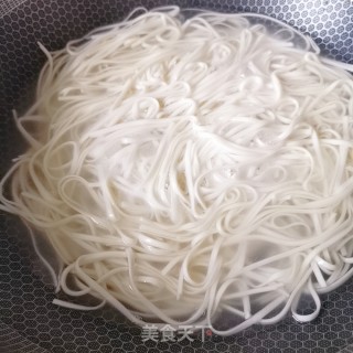 鸡蛋炒面的做法步骤：3
