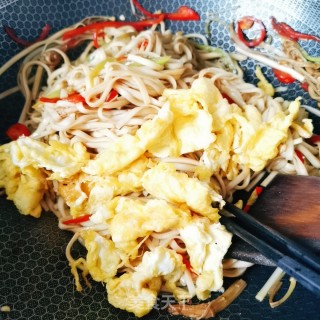 鸡蛋炒面的做法步骤：13