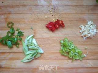 椒盐皮皮虾的做法步骤：2