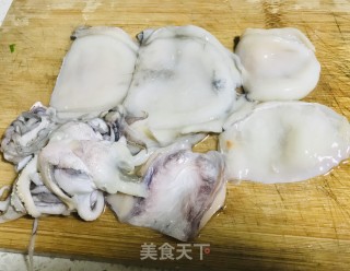 时蔬炒墨鱼#肉菜#的做法步骤：2