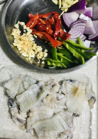 时蔬炒墨鱼#肉菜#的做法步骤：3