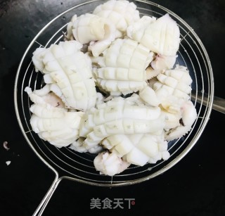 时蔬炒墨鱼#肉菜#的做法步骤：5