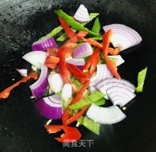 时蔬炒墨鱼#肉菜#的做法步骤：6