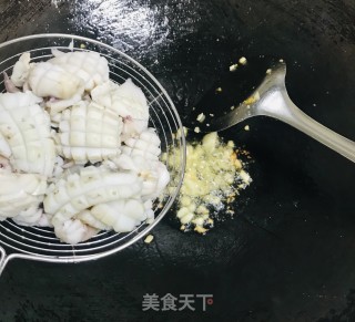 时蔬炒墨鱼#肉菜#的做法步骤：7