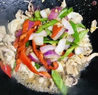 时蔬炒墨鱼#肉菜#的做法步骤：9